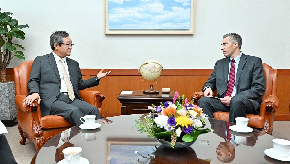 외교부 차관보, 홈그렌 美 국무부 정보조사국 차관보 면담(9.18)