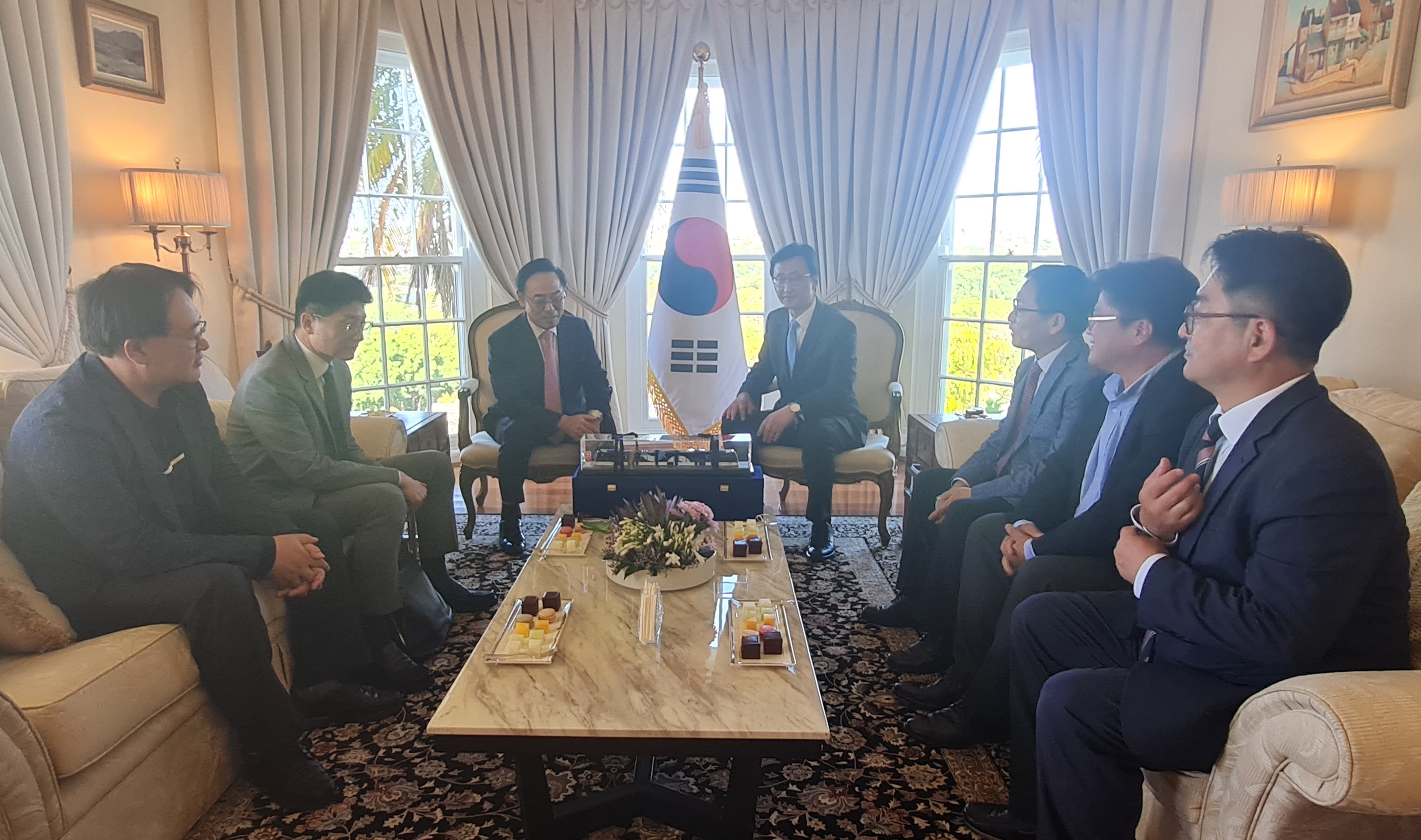 Consul-General Lee meets Hyundai Rotem CEO 상세보기|Activities | Consulate ...
